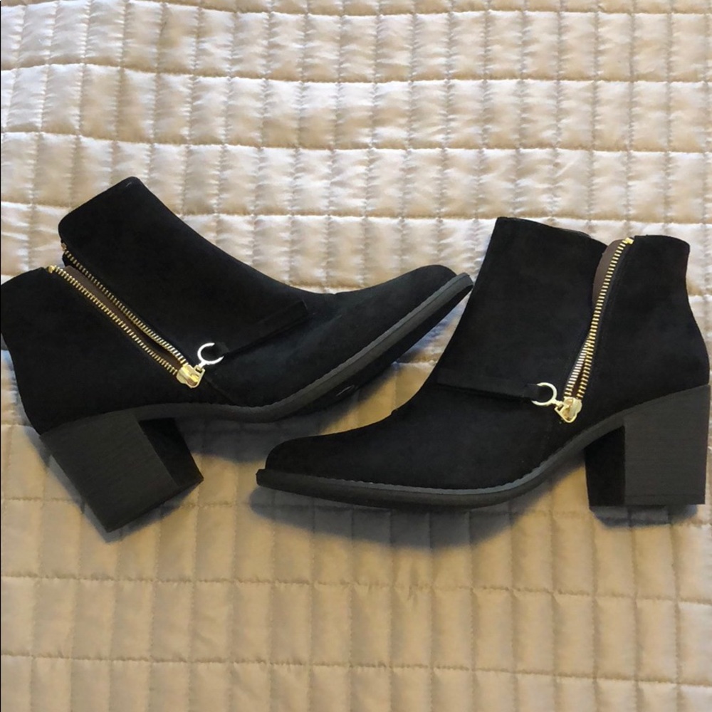 Qupid Tobin-28 black suede booties